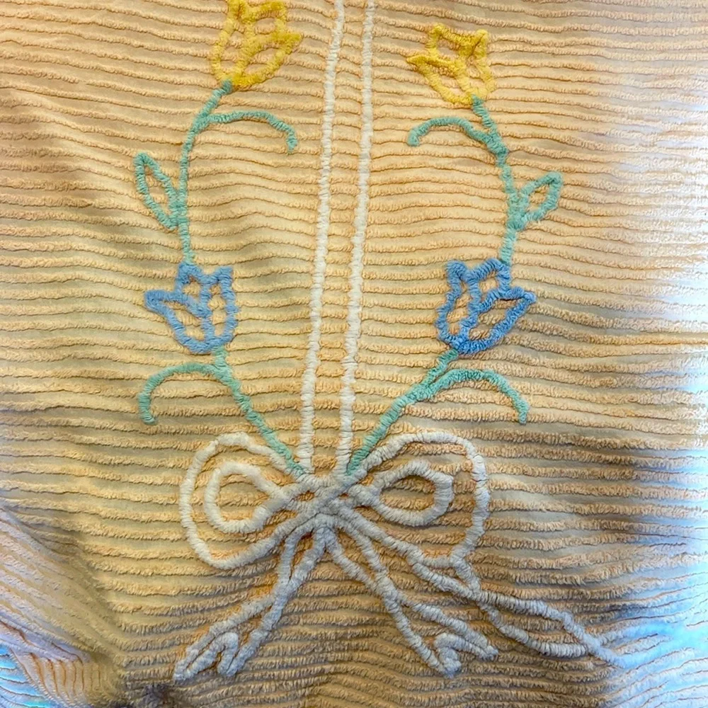 Beautiful peach chenille vintage blanket. Has some wear. See pics. 98‎ x 92